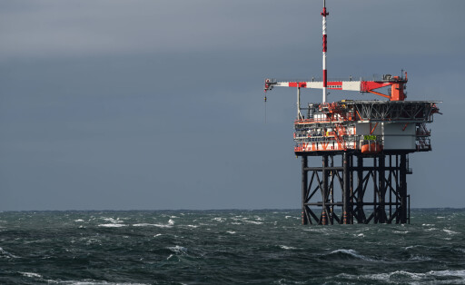 News Bilder des Tages Blick auf die Gasplattform NO5-A auf der Nordsee Blick auf die Bohrinsel des niederländischen Unternehmens One-Dyas. One-Dyas plant Erdgas vor der ostfriesischen Insel Borkum zu fördern. Borkum Niedersachsen Deutschland *** View of the NO5 A gas platform in the North Sea View of the drilling platform of the Dutch company One Dyas One Dyas plans to extract natural gas off the East Frisian island of Borkum Borkum Lower Saxony Germany Copyright: xdiebildwerftx