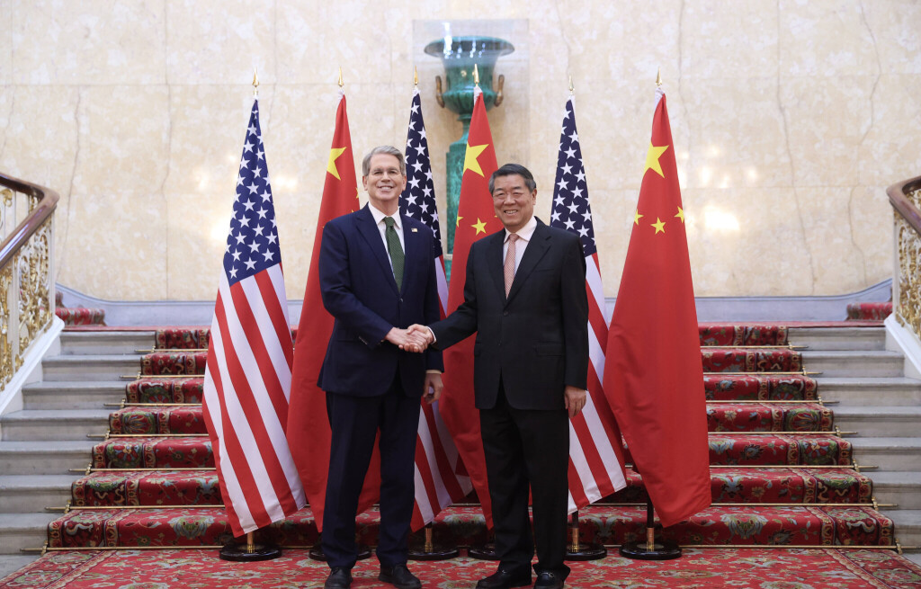 London, 9. Juni 2025: Chinas Handelsminister He Lifeng mit US-Finanzminister Scottt Bessent bei einem Finanztreffen in London.