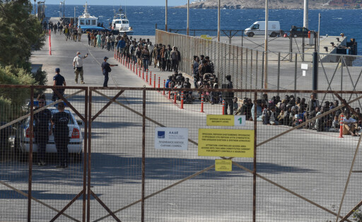Migrants From Libya Arrive At The Port Of Lavrio, Greece Migrants who arrive on board the bulk carrier Messinian Spire line up for processing at the Port of Lavrio, Greece, on July 10, 2025. The bulk carrier Messinian Spire carries 520 migrants from Libya who are rescued south of Crete. Lavrio Greece Copyright: xNicolasxKoutsokostasx originalFilename: koutsokostas-notitle250710_npvbR.jpg