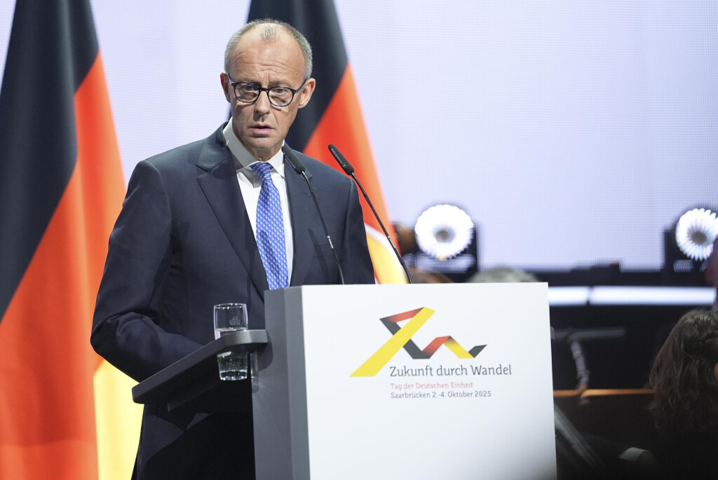 Bundeskanzler Friedrich Merz im Portrait bei seiner Rede beim Festakt zum Tag der Deutschen Einheit 2025, Saarbruecken, 03.10.2025