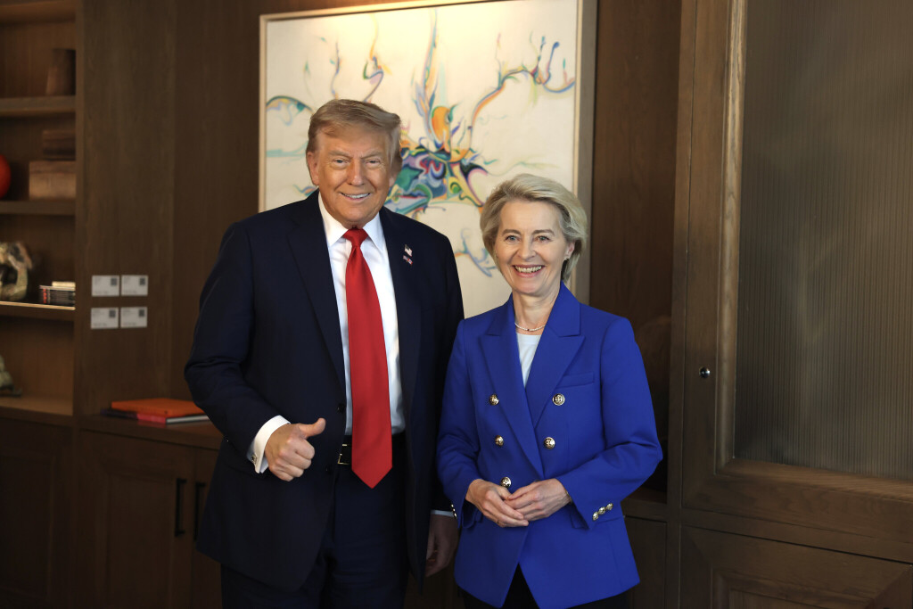 Donald Trump und Ursula von der Leyen beim G7-Gipfel in Kanada im Juni 2025.