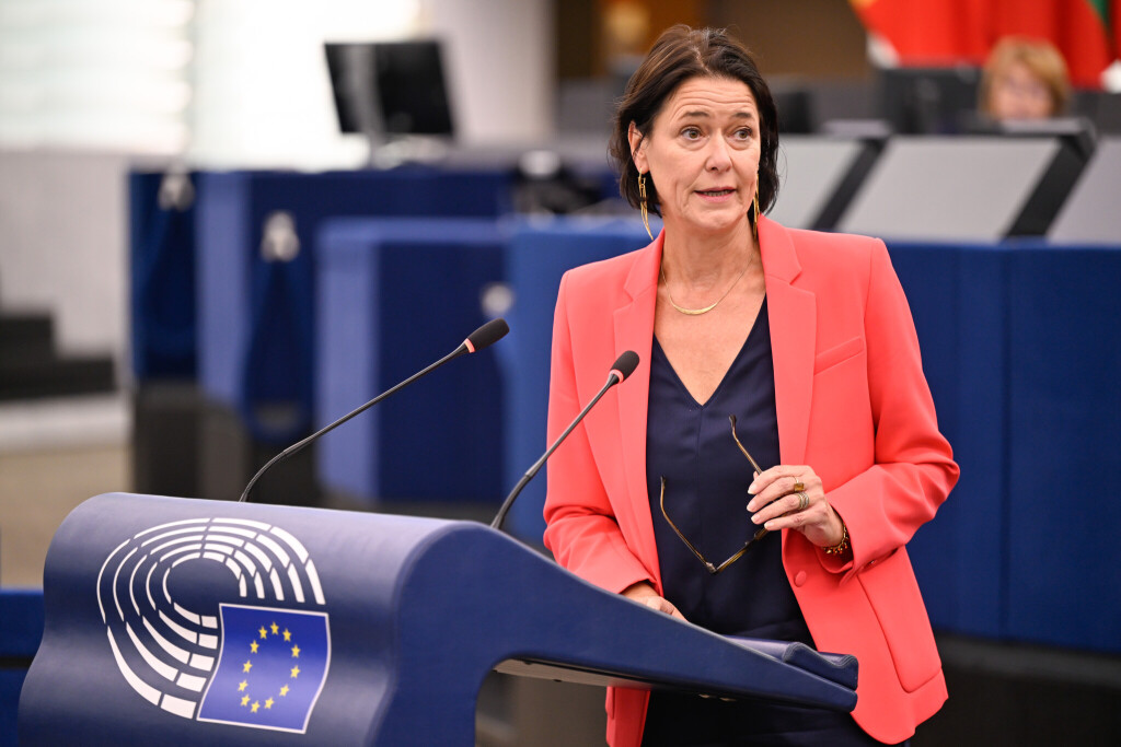 Kathleen Van Brempt spricht im Plenum des Europäischen Parlaments in Straßburg