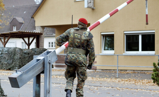 Archivbild von 2004: Blick auf den Eingang zur ehemaligen Fritz-Erler-Kaserne im hessischen Fuldatal.
