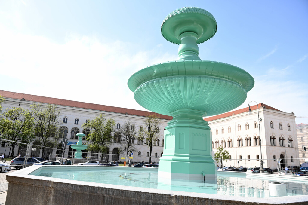 Brunnen vor dem Hauptgebäude der Ludwig-Maximilians-Universität München