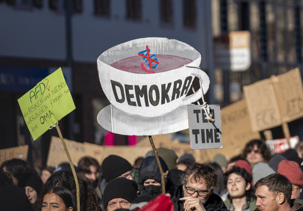 Gegendemonstrationen bei einer AfD-Wahlkampfveranstaltung.