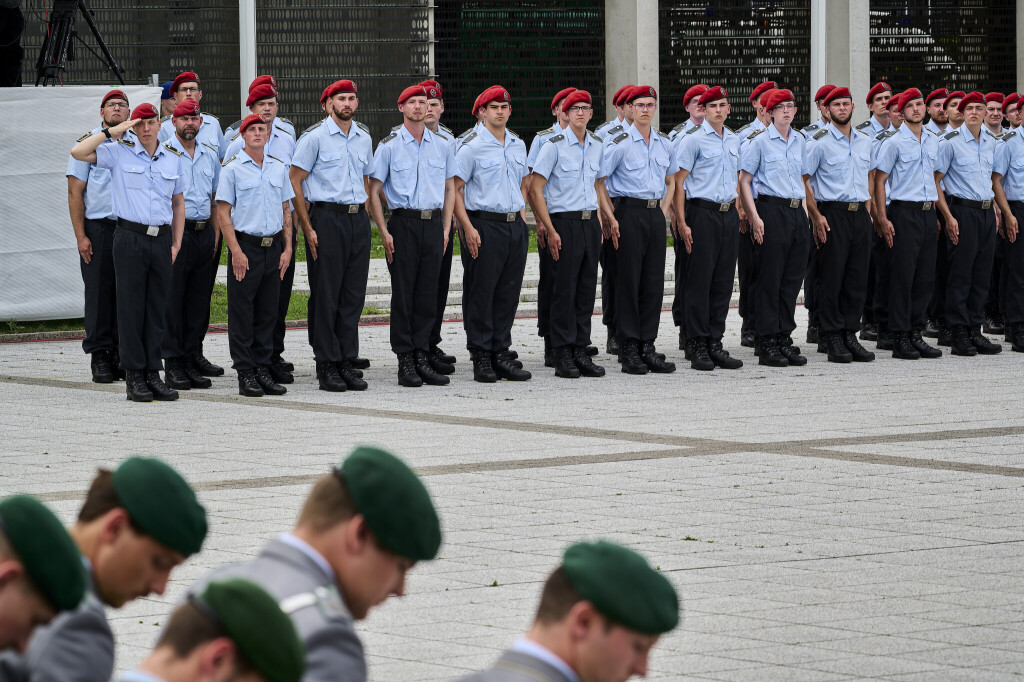 Rekrutinnen und Rekruten der Bundeswehr legen am 20.Juli im Bendlerblock ihr Gelöbnis ab.