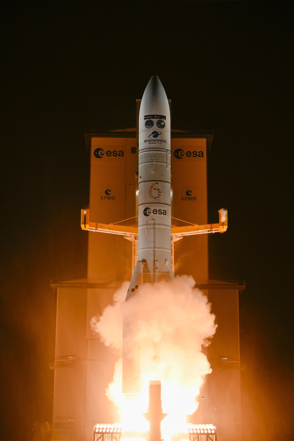 Die von der Esa veröffentlichte Aufnahme zeigt den Start einer Ariane-6-Rakete mit dem neuen europäischen Wettersatelliten Metop-SGA1 an Bord vom europäischen Weltraumbahnhof. (zu dpa «Europäischer Satellit für bessere Wettervorhersage hebt ab») Aufnahmedatum 13.08.2025 Besondere Hinweise