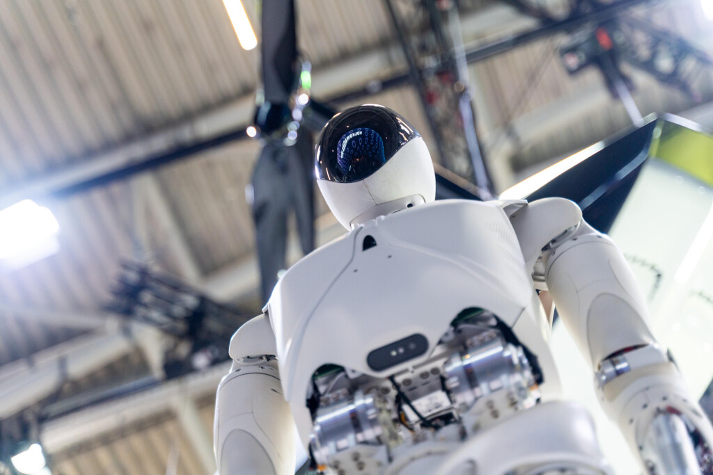 Der XPENG Iron humanoider Roboter zeigt modernste Robotik mit KI-Steuerung.