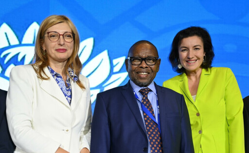 Bundesministerin Dorothee Bär (r.) trat in den Austausch mit Ekaterina Zaharieva, EU-Kommissarin für Start-Ups, Forschung und Innovation (l.) und Dr. Blade Nzimande, Wissenschaftsminister von Südafrika (m.)