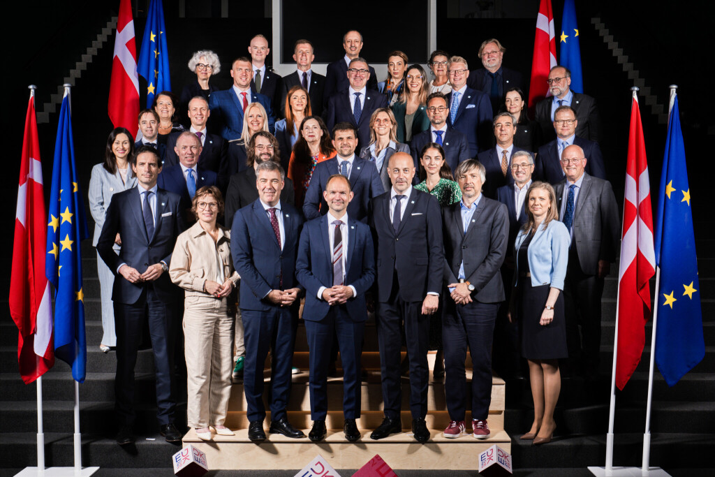 Familienfoto des informellen Umweltrats mit den Umweltministern der EU.