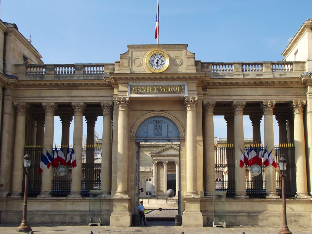 Eingang zur Assemblée Nationale in Paris