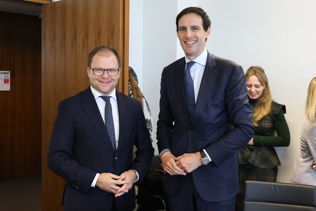 Bundesumweltminister Carsten Schneider und EU-Klimakommissar Wopke Hoekstra beim Umweltrat in Luxemburg.