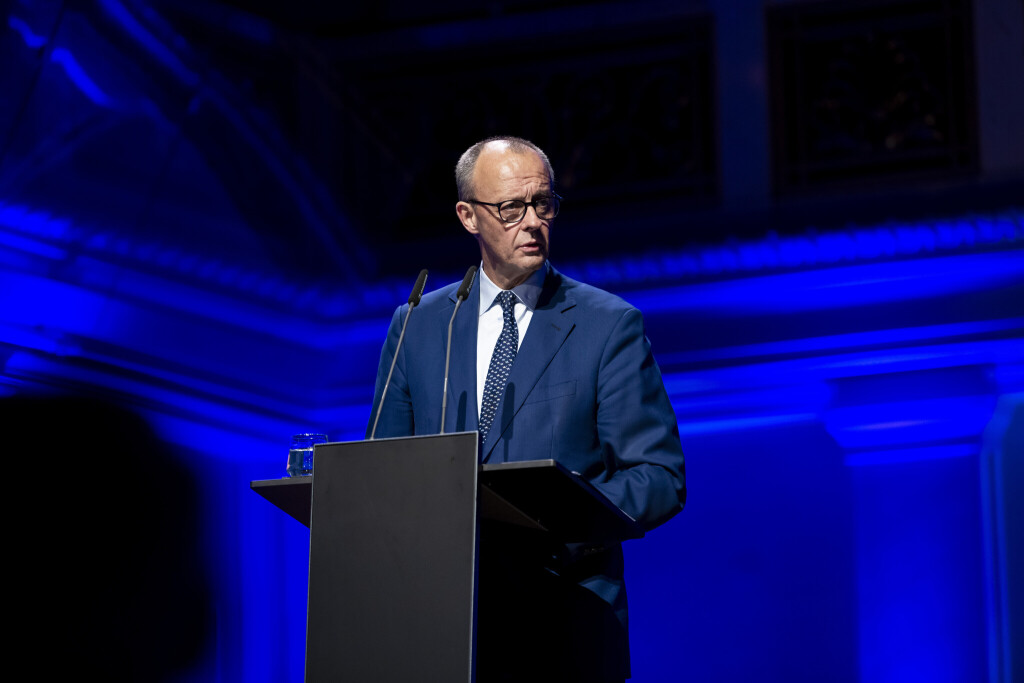 Bundeskanzler Friedrich Merz (CDU) hält die Festrede während der Acatech Festveranstaltung der Deutschen Akademie der Technikwissenschaften im Konzerthaus Gendarmenmarkt am 14. Oktober 2025.