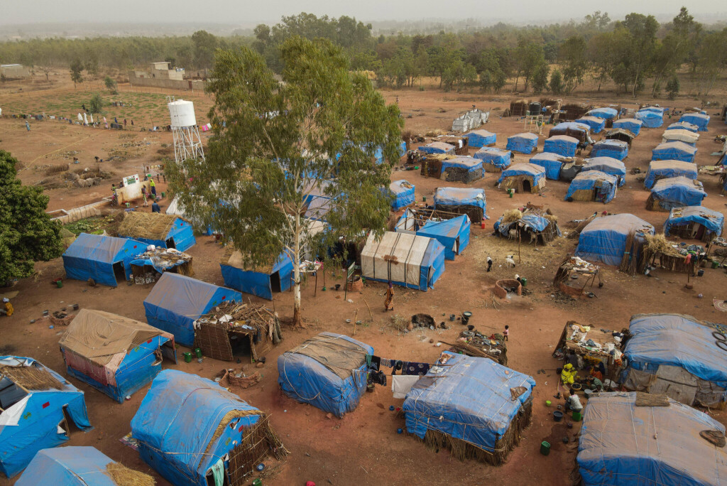 Internally displaced people, mainly from the central regions of Mali who fled the conflicts in these areas, are still in Senou camp, not far from Bamako, on 18 February 2021. Life is getting organized to resume its course. Children are going to school in a temporary building and small vegetable gardens are springing up to grow their own food. NicolasxRemenex xLexPictorium LePictorium_0275846