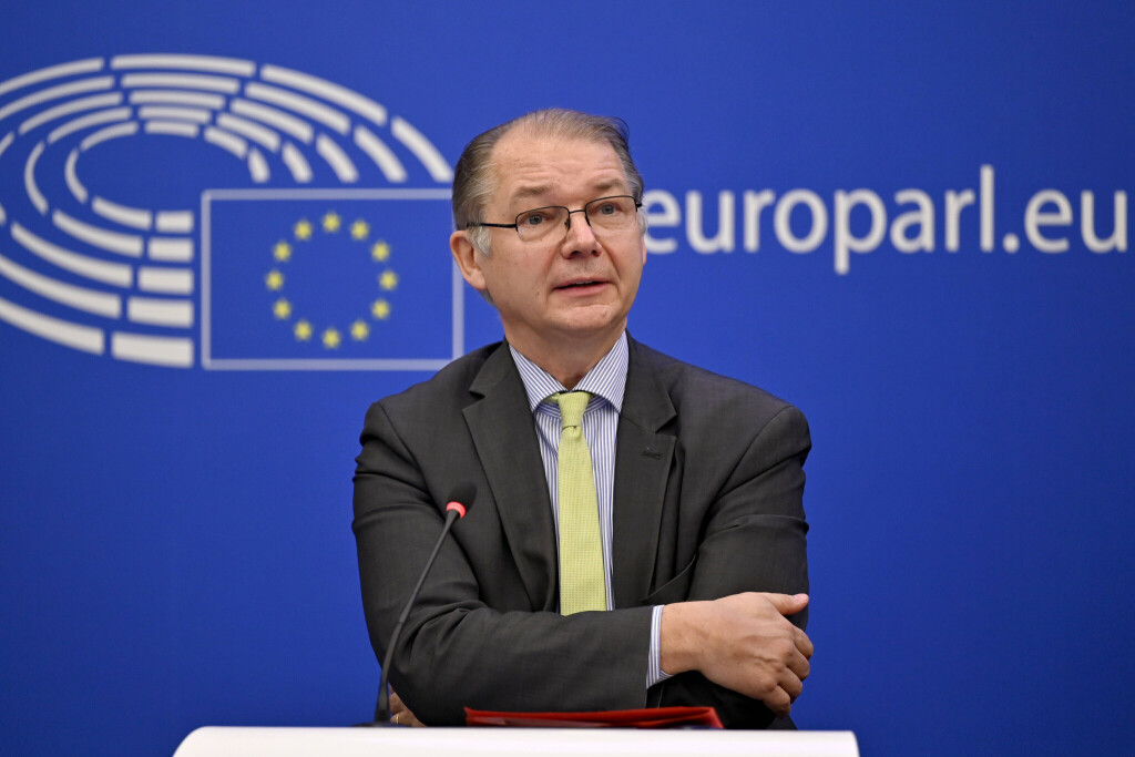 Politiker Philippe Lamberts (Ecolo) beim Pressebriefing der Fraktion Grüne EFA im Europäischen Parlament. Straßburg, 12.03.2024 Grand Est Frankreich *** Politician Philippe Lamberts Ecolo at the press briefing of the Green EFA Group in the European Parliament Strasbourg, 12 03 2024 Grand Est France Copyright: xDwixAnoraganingrumx