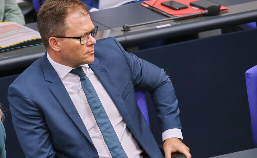 Bundestagssitzung: Bundesminister für Umwelt, Klimaschutz, Naturschutz und nukleare Sicherheit Carsten Schneider (SPD) *** Berlin, Germany, 24 06 2025 German Bundestag 12 Bundestag session Federal Minister for the Environment, Climate Protection, Nature Conservation and Nuclear Safety Carsten Schneider SPD Copyright: xdtsxNachrichtenagenturx dts_71881