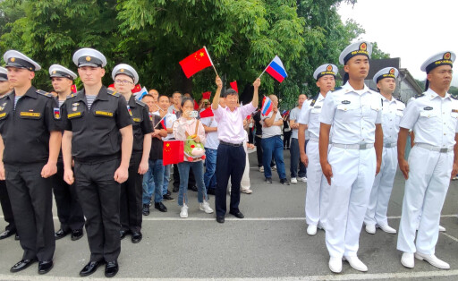 Soldaten nehmen an der Eröffnungszeremonie der gemeinsamen russisch-chinesischen Marineübung Maritime Interaction-2025 teil, die vom 1. bis 5. August im Japanischen Meer stattfindet.