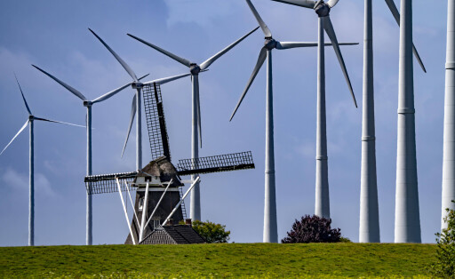 Windenergieanlagen am Seehafen Eemshaven, Provinz Groningen, im Nordwesten der Niederlande