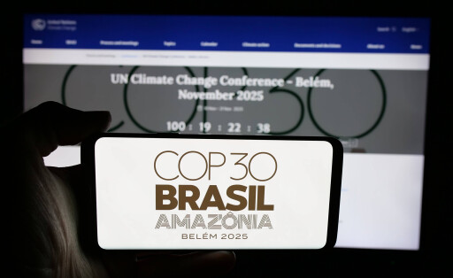 Illustration logos in Germany - 1 Aug 2025 In this photo illustration, a person is holding a cellphone with the logo of UN climate change conference COP30 in Brazil on screen in front of webpage. Germany Copyright: xTimonxSchneiderx xSOPAxImagesx TSCHNEIDER_54505 COP 30 UN Climate Change Conference P5669840