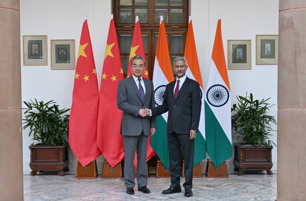 Wang Yi bei seinem Treffen mit Amtskollege Jaishankar in Delhi am Montag.