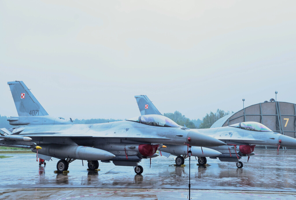Polnische F-16 Kampfjets.