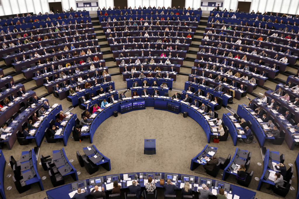 Politiker stimmen im EU-Parlament in Straßburg über Gesetze ab. (Themenbild, Symbolbild) Straßburg, 22.10.2025 Grand Est Frankreich *** Politicians vote on laws in the EU Parliament in Strasbourg Theme picture, symbolic picture Strasbourg, 22 10 2025 Grand Est France Copyright: xChristophxHardtx