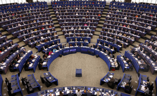 Politiker stimmen im EU-Parlament in Straßburg über Gesetze ab. (Themenbild, Symbolbild) Straßburg, 22.10.2025 Grand Est Frankreich *** Politicians vote on laws in the EU Parliament in Strasbourg Theme picture, symbolic picture Strasbourg, 22 10 2025 Grand Est France Copyright: xChristophxHardtx
