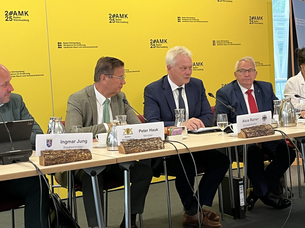 Bundesagrarminister Alois Rainer (CSU) spricht auf der Sonder-AMK in Berlin.