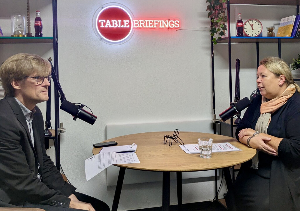 BEE-Präsidentin Ursula Heinen-Esser im Podcast-Gepräch mit Table-Redakteur Malte Kreutzfeldt