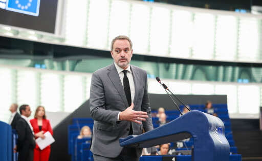 René Repasi am Rednerpult im Straßburger EU-Parlament