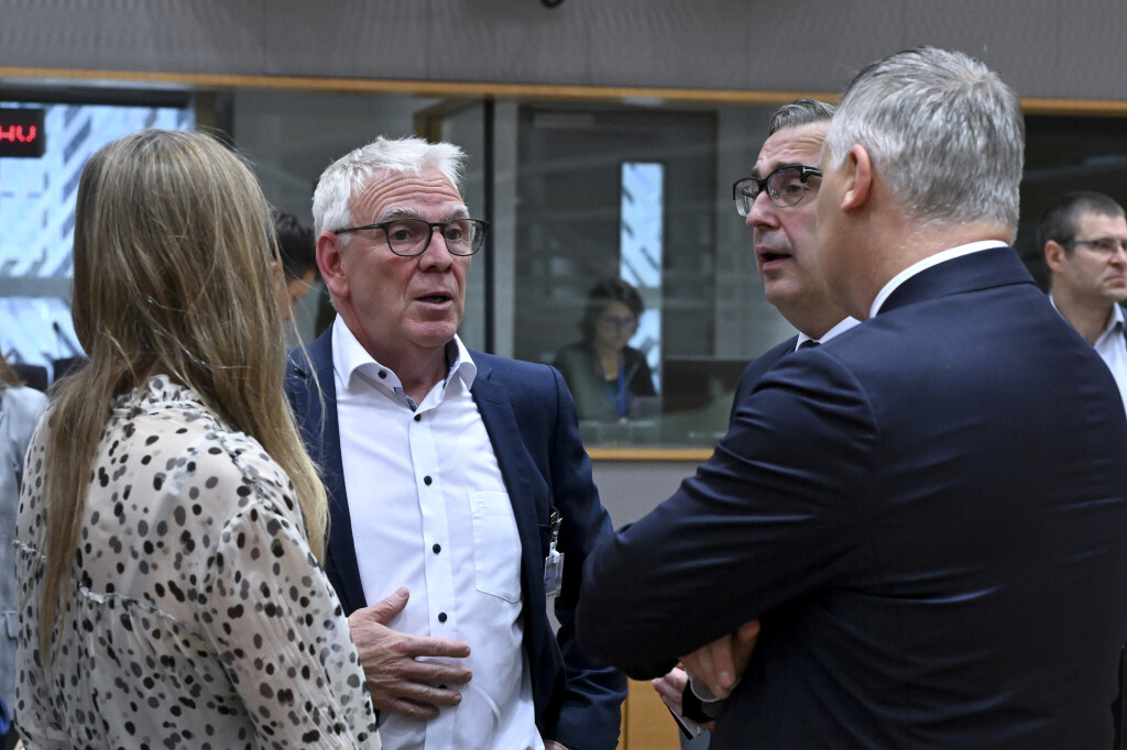 Jochen Flasbarth im Gespräch beim Umweltrat in Brüssel.