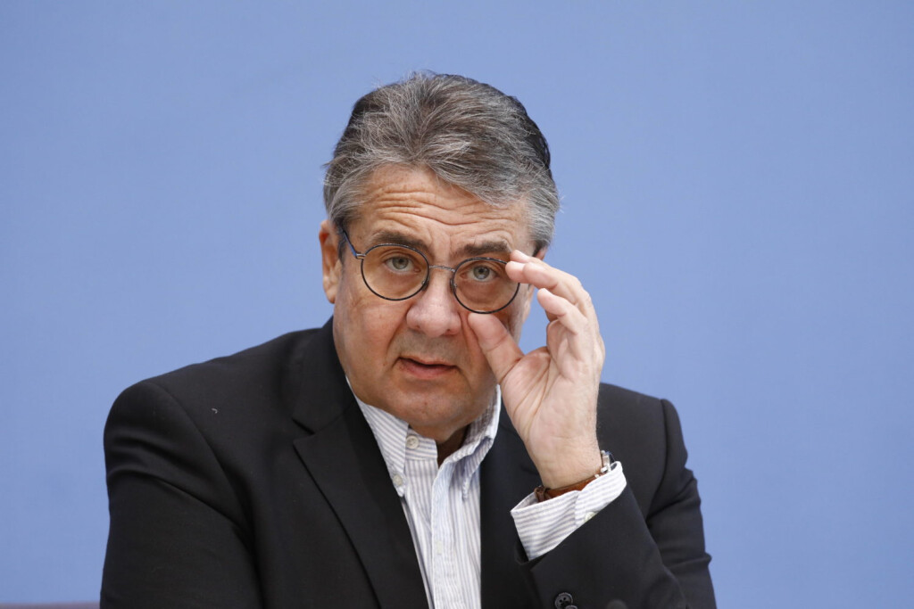 Bundesminister a. D. und Vorsitzender des Atlantik-Brücke e. V.