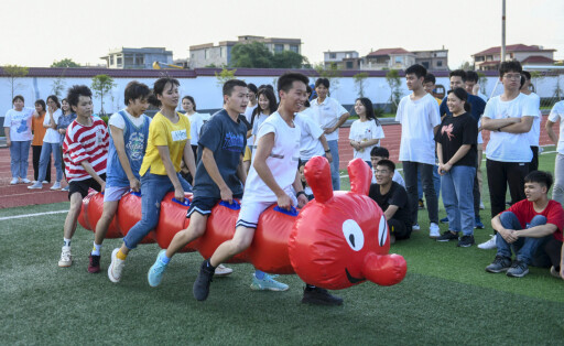 YONGZHOU, CHINA - MAY 15: Senior three students attend a stress relief activity before China s national college entrance exam on May 15, 2021 in Yongzhou, Hunan Province of China. PUBLICATIONxINxGERxSUIxAUTxHUNxONLY Copyright: xVCGx CFP111330039683