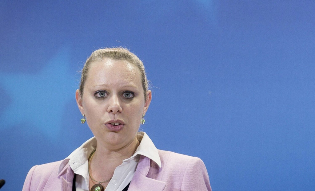 Sept. 18, 2015 - Brussels, Bxl, Belgium - Carole DIESCHBOURG minister of environment of Luxembourg gives a press conference after the European Environement ministers meeting in Brussels, Belgium on 18.09.2015 by Brussels Belgium - ZUMAw80_