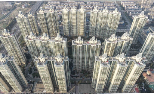 HUAIAN, CHINA - DECEMBER 06: Aerial view of Evergrande Metropolis or Evergrande Mingdu housing complex on December 6, 2021 in Huaian, Jiangsu Province of China. PUBLICATIONxINxGERxSUIxAUTxHUNxONLY Copyright: xVCGx CFP111360592090