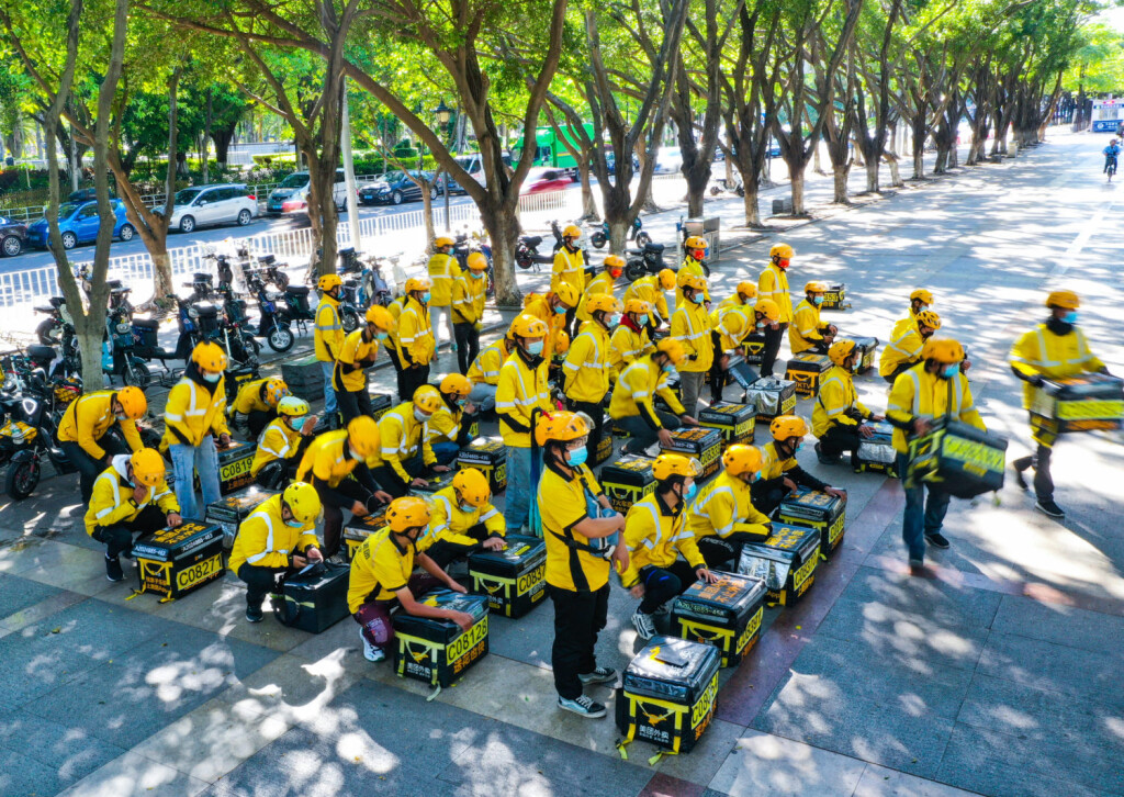 DONGGUAN, CHINA - NOVEMBER 10: Meituan food deliverymen attend a morning meeting in a street at Chang an Town on November 10, 2021 in Dongguan, Guangdong Province of China. PUBLICATIONxINxGERxSUIxAUTxHUNxONLY Copyright: xVCGx CFP111356923459