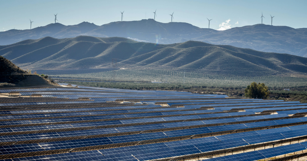 Chinesische Teile könnten trotz Sicherheitsbedenken in deutschen Windturbinen und Solaranlagen verbaut werden.