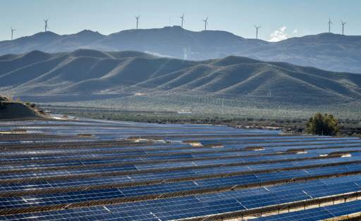 Chinesische Teile könnten trotz Sicherheitsbedenken in deutschen Windturbinen und Solaranlagen verbaut werden.