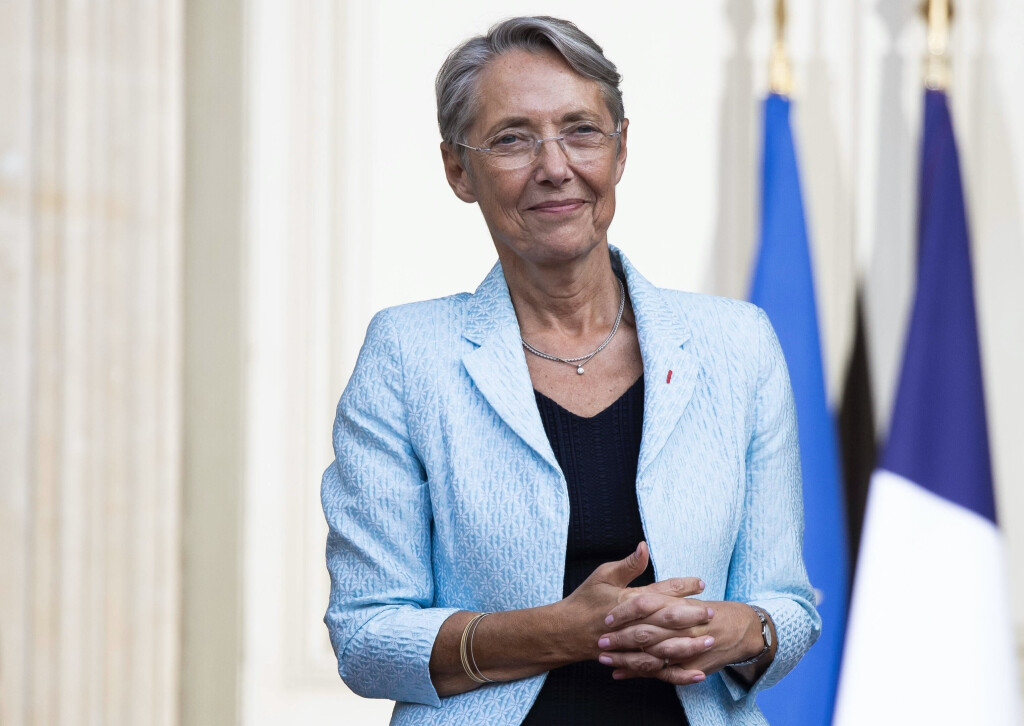 Paris, France, May 16, 2022 - Former Labour Minister and new Prime Minister Elisabeth Borne watches her predecessor leave the courtyard of the Hotel Matignon, French Prime ministers official residence, after the handover ceremony PUBLICATIONxNOTxINxFRA Copyright: xAlexisxSciardx