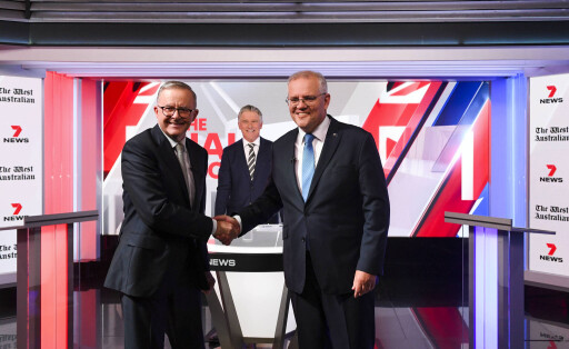 Streit um den richtigen Umgang mit China: Australiens Premierminister Scott Morrison (R) und sein Herausforderer Anthony Albanese vor ihrer dritten TV-Debatte