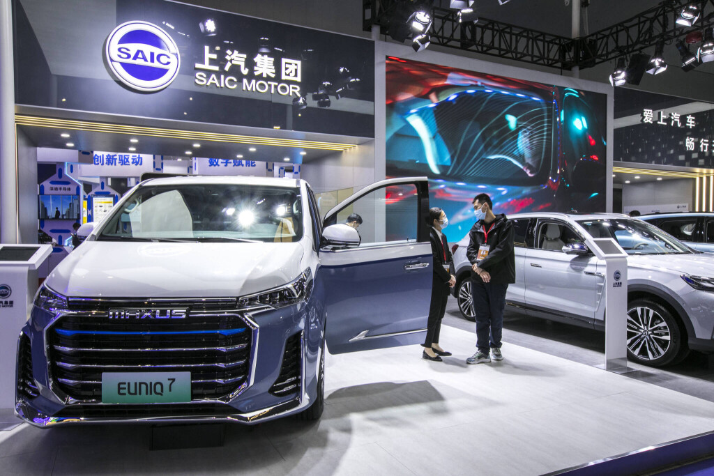 SHANGHAI, CHINA - APRIL 15: A SAIC MAXUS EUNIQ 7 full-power direct-drive fuel cell vehicle is on display during the 8th China Shanghai International Technology Fair at Shanghai World Expo Exhibition & Convention Center on April 15, 2021 in Shanghai, China. PUBLICATIONxINxGERxSUIxAUTxHUNxONLY Copyright: xVCGx CFP111325812324