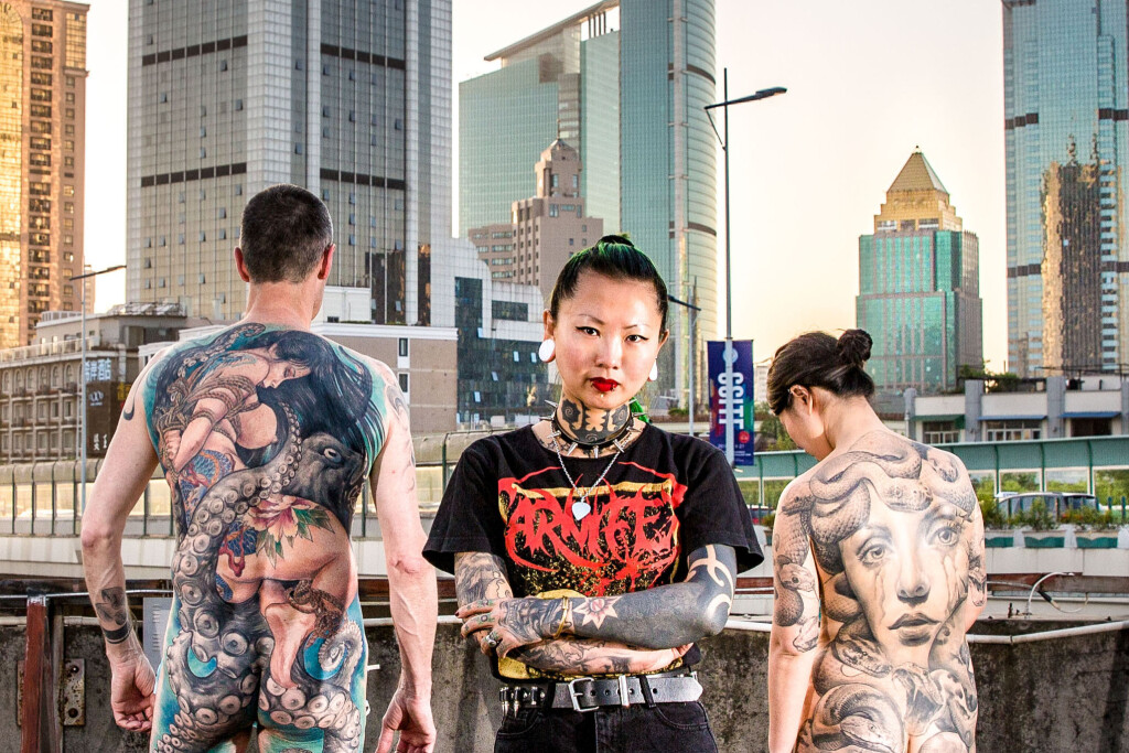 Zhuo Dan Ting ist eine der berühmtesten Tattoo-Künstlerinnen aus China.