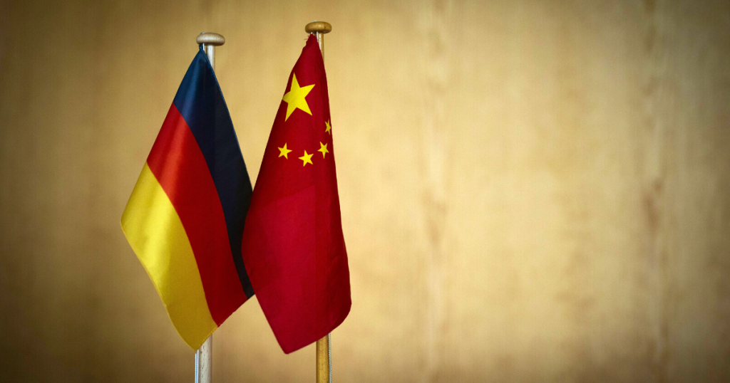 Flaggen D und China