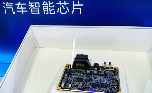 SHANGHAI, CHINA - APRIL 20: Visitors look at chips for cars at the Horizon Robotics booth during the 19th Shanghai International Automobile Industry Exhibition Auto Shanghai 2021 at National Exhibition and Convention Center Shanghai on April 20, 2021 in Shanghai, China. PUBLICATIONxINxGERxSUIxAUTxHUNxONLY Copyright: xVCGx CFP111326552976