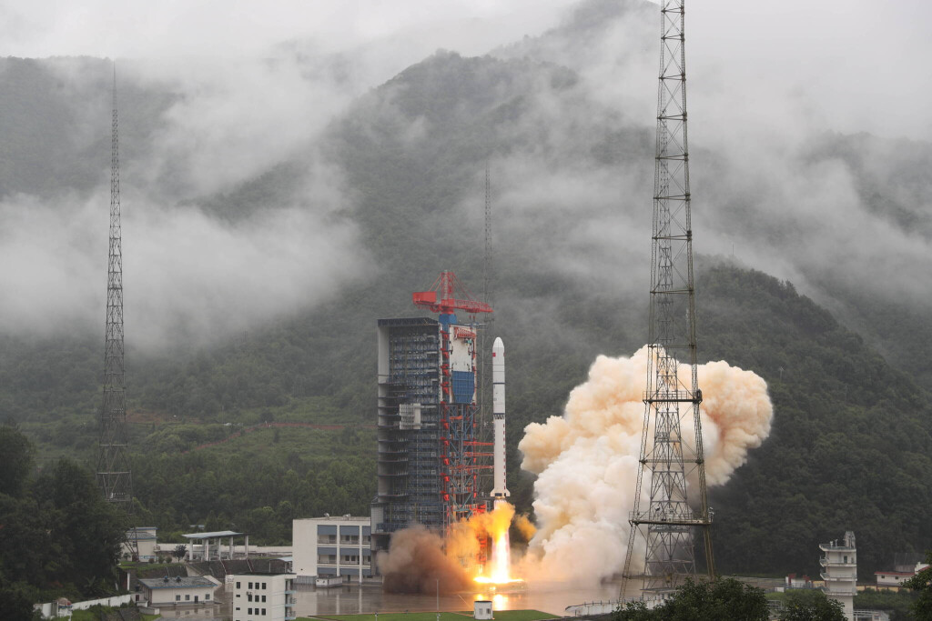 220623 -- XICHANG, June 23, 2022 -- A Long March-2D carrier rocket carrying three new remote sensing satellites blasts off from the Xichang Satellite Launch Center in southwest China s Sichuan Province, June 23, 2022. The satellites were launched as the second batch of the Yaogan-35 family at 10:22 a.m. Beijing Time and entered the planned orbit successfully. The satellites will be mainly used to conduct science experiments, land resource surveys, yield estimation of agricultural products and disaster prevention and reduction. Photo by /Xinhua CHINA-XICHANG-SATELLITES-LAUNCH CN QiuxLijun PUBLICATIONxNOTxINxCHN