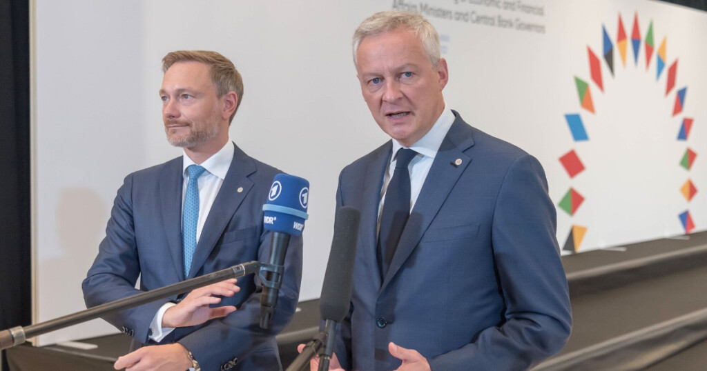 German finance minster Christian Lindner (L) and French minister for the economy, finance and industrial and digital sovereignty Bruno Le Maire (R) speak to the media before the beginning of the Informal Meeting of European Union Economic and Financial Affairs Ministers. The main discussed topic of the meeting was fiscal policy, fiscal sustainability, direct taxation within European Union and financial help to the Ukraine. Prague Czech Republic - ZUMAs197 20220909_zaa_s197_347 Copyright: xTomasxTkacikx