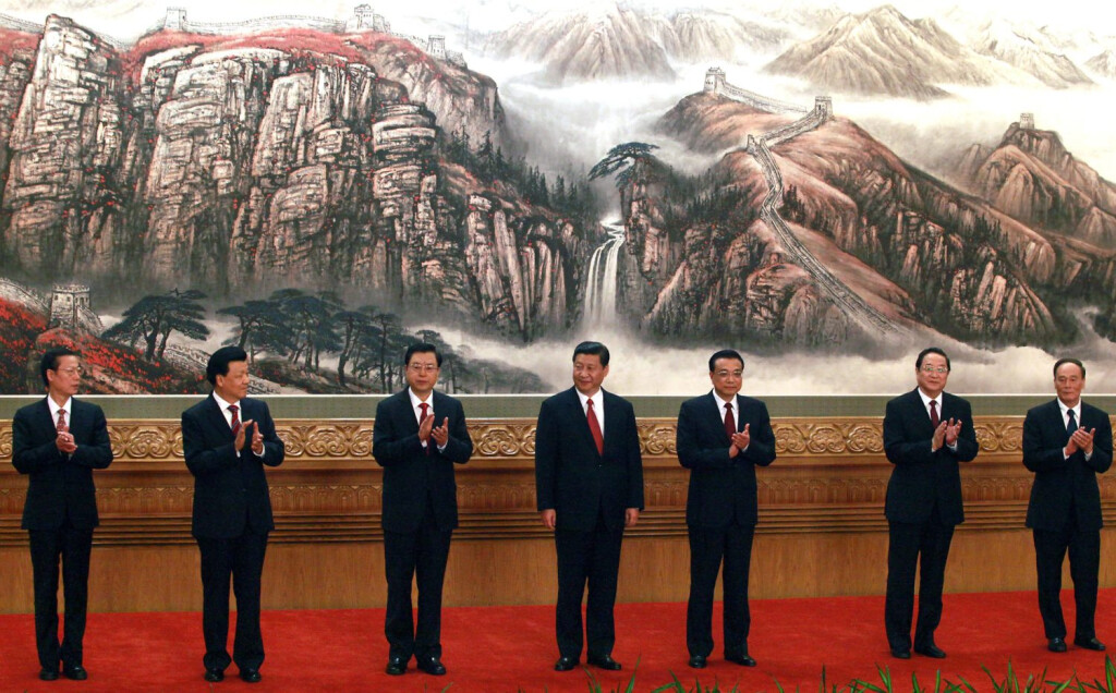 Xi Jinping und die sechs weiteren Mitglieder des neuen Ständigen Ausschusses des Politbüros der chinesischen KP