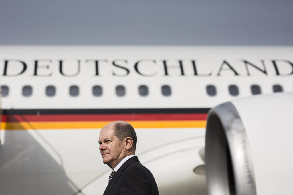 Bundesfinanzminister Olaf Scholz, SPD, aufgenommen an der Regierungsmaschine vor seiner Abreise nach Berlin in Beijing, 18.01.2019. Minister Scholz reist nach Beijing fuer die Teilnahme am deutsch-chinesischen Finanzdialog. Beijing China *** Federal Minister of Finance Olaf Scholz SPD taken on government plane before his departure for Berlin in Beijing 18 01 2019 Minister Scholz travels to Beijing for participation in German Chinese financial dialogue Beijing China PUBLICATIONxINxGERxSUIxAUTxONLY Copyright: xFlorianxGaertnerx