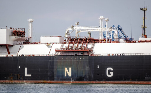 2022-07-14 11:13:03 ROTTERDAM - A ship with LNG at the LNG terminal seen from the Piet Hein, former pleasure boat of Que
