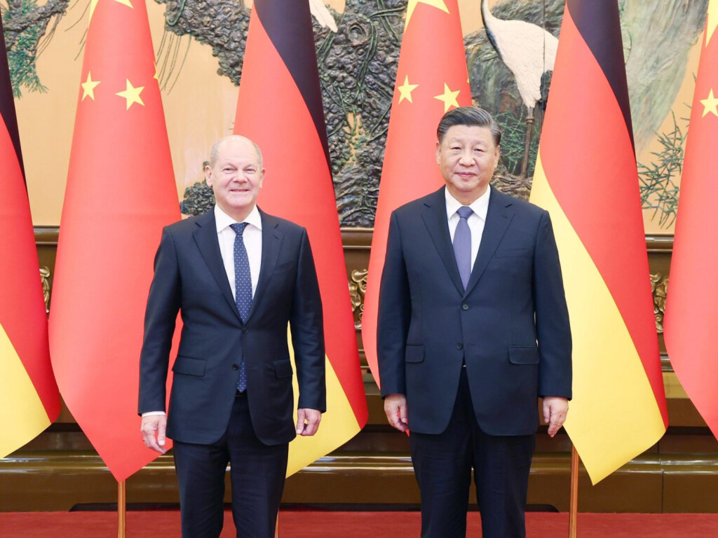 221104 -- BEIJING, Nov. 4, 2022 -- Chinese President Xi Jinping meets with German Chancellor Olaf Scholz on his official visit to China at the Great Hall of the People in Beijing, capital of China, Nov. 4, 2022. CHINA-BEIJING-XI JINPING-GERMANY-CHANCELLOR-MEETING CN YaoxDawei PUBLICATIONxNOTxINxCHN